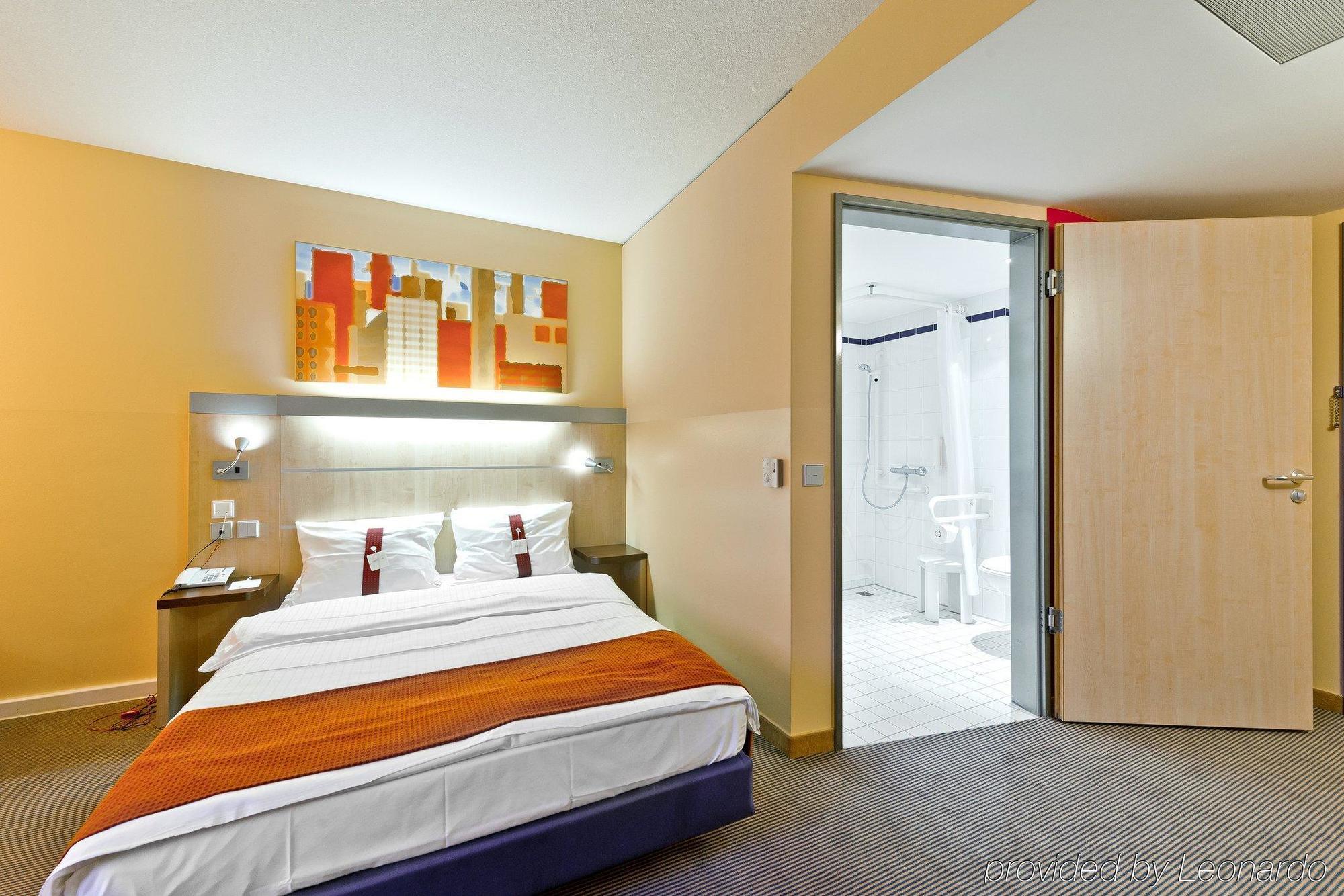 Hotel Express Cologne By Ihg 3*